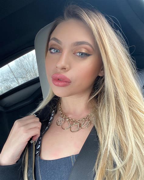ava louis
